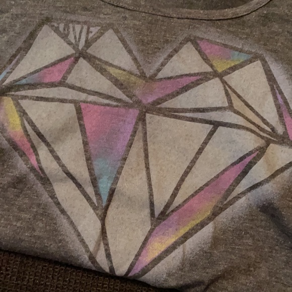 Xs geometric heart tee shirt. Nwot. - Picture 2 of 3